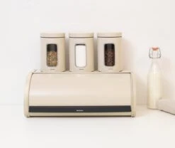 Brabantia Broodtrommel - Met Schuifdeksel - Soft Beige 17 Brabantia Broodtrommel - Met Schuifdeksel - Soft Beige -Mepal Shop 1200x1012 3