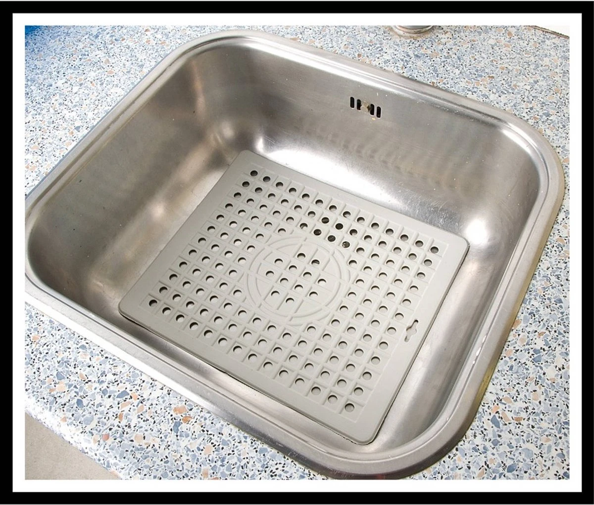 Gootsteenmat Rechthoek - 31x26cm - Rubber Mat Beschermt De Gootsteen Afwasbak En Het Servies Tegen Krassen En Beschadigingen. Past Ook In Een Vierkante Gootsteenbak 1 Gootsteenmat Rechthoek - 31x26cm - Rubber Mat Beschermt De Gootsteen Afwasbak En Het Servies Tegen Krassen En Beschadigingen. Past Ook In Een Vierkante Gootsteenbak