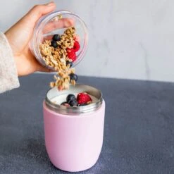 Coninx Thermos Lunchbox - Muesli Beker To Go - Isoleer Lunchpot - Yoghurtbeker To Go - Mueslibeker 840ml (600ml+240ml) - RVS / Roze 22 Coninx Thermos Lunchbox - Muesli Beker To Go - Isoleer Lunchpot - Yoghurtbeker To Go - Mueslibeker 840ml (600ml+240ml) - RVS / Roze -Mepal Shop 1200x1200 4