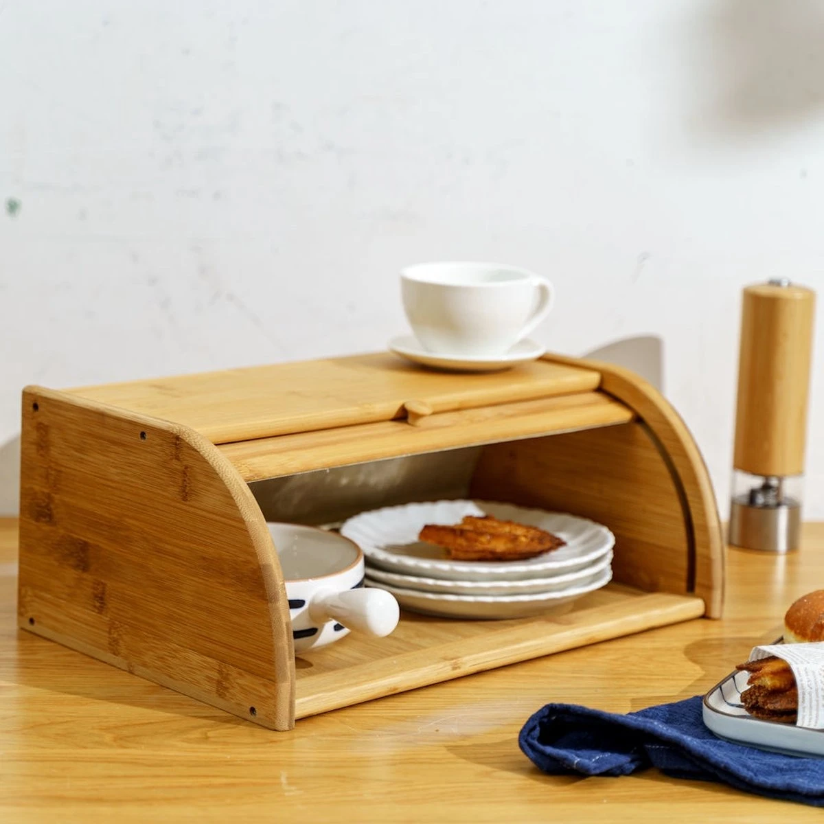 Merkloos Decopatent® Broodtrommel Met Rolluik - Bamboe Houten Brooddoos Met Schuifdeksel - Broodtrommel - Brood Bewaren En Vers Houden 7 Merkloos Decopatent® Broodtrommel Met Rolluik - Bamboe Houten Brooddoos Met Schuifdeksel - Broodtrommel - Brood Bewaren En Vers Houden - Afbeelding 7