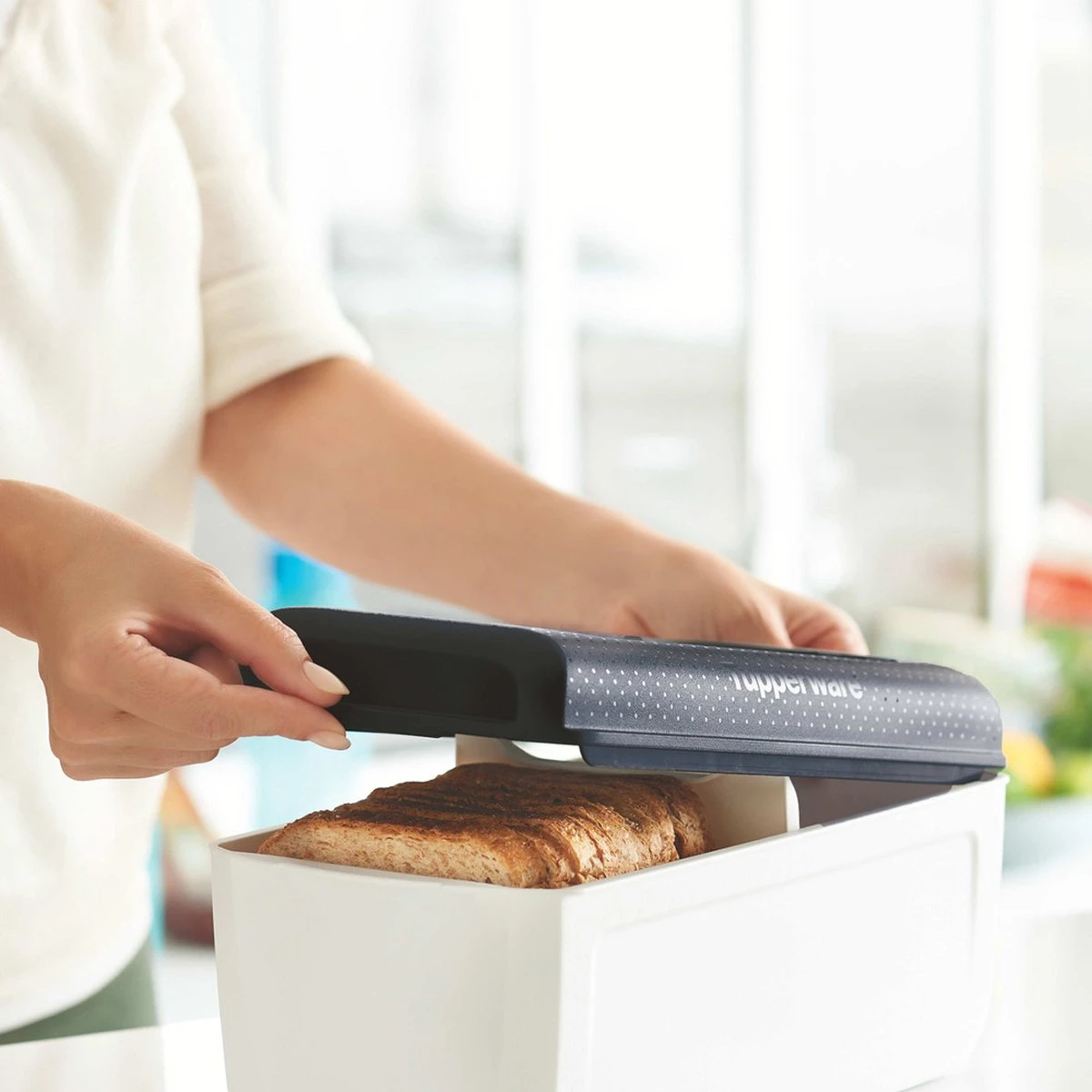 Tupperware BreadSmart Junior - Vershouddoos - Brood Langer Vers Houden - 32 X 17,5 X 15cm 4 Tupperware BreadSmart Junior - Vershouddoos - Brood Langer Vers Houden - 32 X 17,5 X 15cm - Afbeelding 4