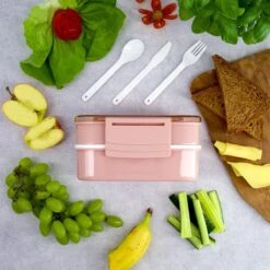 Homra Lunchbox STAQS Pink - Bento Box - 2 Laags Broodtrommel - 3 Compartimenten - Roze - Lunch To Go - Duurzaam Kunststof - BPA Vrij - 3 Vaks Lunchtrommel Voor Volwassenen - Inclusief Bestek - Magnetron, Diepvries, Vaatwasser Bestendig - Vers Houden 18 Homra Lunchbox STAQS Pink - Bento Box - 2 Laags Broodtrommel - 3 Compartimenten - Roze - Lunch To Go - Duurzaam Kunststof - BPA Vrij - 3 Vaks Lunchtrommel Voor Volwassenen - Inclusief Bestek - Magnetron, Diepvries, Vaatwasser Bestendig - Vers Houden -Mepal Shop 1200x1200 60