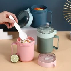 Soepbeker Magnetron Met Hendel - Roze 500ml - Hitte Bestendige Beker - Lunchcontainer - Yoghurt To Go - Soepbeker To Go - Inclusief Lepel/vork 12 Soepbeker Magnetron Met Hendel - Roze 500ml - Hitte Bestendige Beker - Lunchcontainer - Yoghurt To Go - Soepbeker To Go - Inclusief Lepel/vork -Mepal Shop 1200x1200 920
