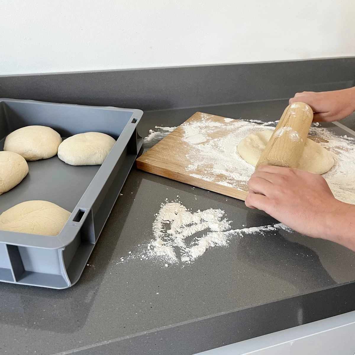 3 Pizzabollenbakken + 1 Deksel - Deegkrat - Deegbak - 400 X 300 X 70 Mm 3 3 Pizzabollenbakken + 1 Deksel - Deegkrat - Deegbak - 400 X 300 X 70 Mm - Afbeelding 3