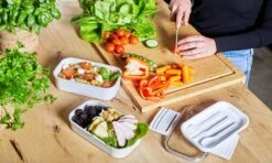 Homra Lunchbox STAQS Grey - Bento Box - 2 Laags Broodtrommel - 3 Compartimenten - Grijs - Lunch To Go - Duurzaam Kunststof - BPA Vrij - 3 Vaks Lunchtrommel Voor Volwassenen - Inclusief Bestek - Magnetron, Diepvries, Vaatwasser Bestendig - Vers Houden 23 Homra Lunchbox STAQS Grey - Bento Box - 2 Laags Broodtrommel - 3 Compartimenten - Grijs - Lunch To Go - Duurzaam Kunststof - BPA Vrij - 3 Vaks Lunchtrommel Voor Volwassenen - Inclusief Bestek - Magnetron, Diepvries, Vaatwasser Bestendig - Vers Houden -Mepal Shop 1200x720 12