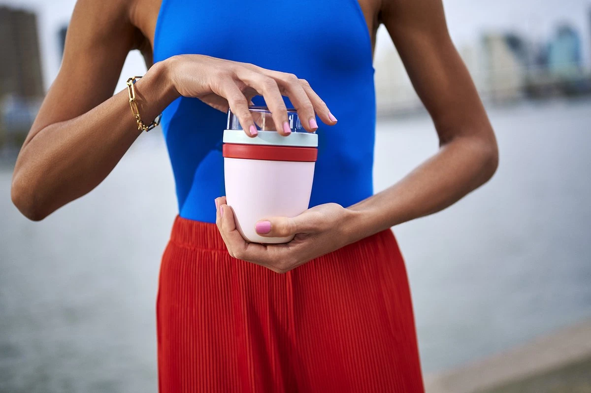 Mepal – Limited Edition Lunchpot Ellipse – Praktische Muesli Beker To Go – Strawberry Vibe – Geschikt Voor Vriezer, Magnetron En Vaatwasser - Onbeperkt Genieten 2 Mepal – Limited Edition Lunchpot Ellipse – Praktische Muesli Beker To Go – Strawberry Vibe – Geschikt Voor Vriezer, Magnetron En Vaatwasser - Onbeperkt Genieten - Afbeelding 2
