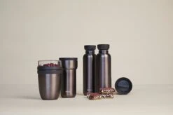 Mepal – Isoleer Lunchpot Ellipse – Houdt Je Eten 6-8 Uur Warm En 12 Uur Koud – Titanium – 2 Compartimenten – Soep Beker To Go – Yoghurt Beker Muesli - Thermos Lunchbox 15 Mepal – Isoleer Lunchpot Ellipse – Houdt Je Eten 6-8 Uur Warm En 12 Uur Koud – Titanium – 2 Compartimenten – Soep Beker To Go – Yoghurt Beker Muesli - Thermos Lunchbox -Mepal Shop 1200x798 4