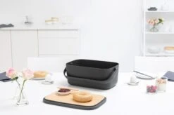 Brabantia Nic Broodtrommel - Met Bamboe Deksel - Dark Grey -Mepal Shop 1200x799 29