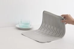 Brabantia SinkSide Afdruipmat - Siliconen - Mid Grey 10 Brabantia SinkSide Afdruipmat - Siliconen - Mid Grey -Mepal Shop 1200x799 32