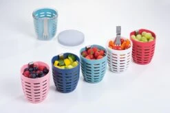 Mepal – Fruit-& Veggie Pot Ellipse – Fruitbox Voor Onderweg - Nordic Green – Voorzien Van Vergietje En RVS Vorkje 12 Mepal – Fruit-& Veggie Pot Ellipse – Fruitbox Voor Onderweg - Nordic Green – Voorzien Van Vergietje En RVS Vorkje -Mepal Shop 1200x800 90