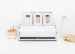 Brabantia Broodtrommel - Met Schuifdeksel - White 13 Brabantia Broodtrommel - Met Schuifdeksel - White -Mepal Shop 1200x867 5