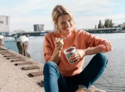 Mepal – Fruit-& Veggie Pot Ellipse – Fruitbox Voor Onderweg - Nordic Denim – Voorzien Van Vergietje En RVS Vorkje -Mepal Shop 1200x884 9