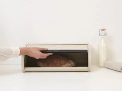 Brabantia Broodtrommel - Met Schuifdeksel - Soft Beige 14 Brabantia Broodtrommel - Met Schuifdeksel - Soft Beige -Mepal Shop 1200x900 18