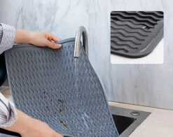 Merkloos Afdruipmat - Pannenonderzetter- Siliconen Mat - Zwart - 30 X 40 CM - Met Ophanggat - Hittebestendig -Mepal Shop 1200x954 1