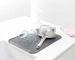Brabantia SinkSide Afdruipmat - Siliconen - Dark Grey -Mepal Shop 1200x955 2