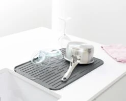 Brabantia SinkSide Afdruipmat - Siliconen - Dark Grey -Mepal Shop 1200x956 1