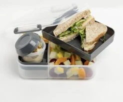 Lunchbox - Broodtrommel Inclusief Sausbeker - 3 Compartimenten - Saladebox - Brooddoos Met Yoghurtpotje 11 Lunchbox - Broodtrommel Inclusief Sausbeker - 3 Compartimenten - Saladebox - Brooddoos Met Yoghurtpotje -Mepal Shop 1200x995