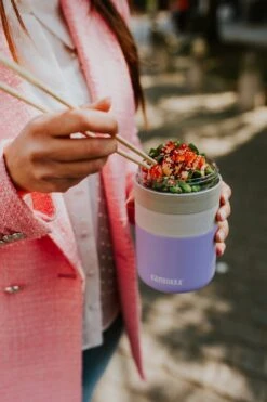 Kambukka Bora - Lunchbox - 600 Ml - Voedselcontainer Houdt 9 Uur Warm & 100 % Lekvrij - Digital Lavender -Mepal Shop 800x1200 2