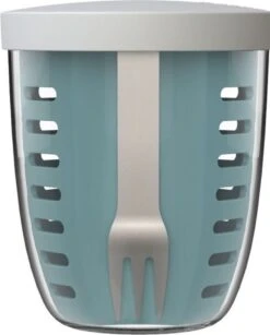 Mepal – Fruit-& Veggie Pot Ellipse – Fruitbox Voor Onderweg - Nordic Green – Voorzien Van Vergietje En RVS Vorkje 19 Mepal – Fruit-& Veggie Pot Ellipse – Fruitbox Voor Onderweg - Nordic Green – Voorzien Van Vergietje En RVS Vorkje -Mepal Shop 966x1200 1